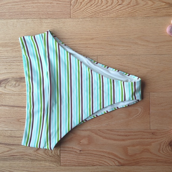 aerie. High-Cut Cheeky Striped Bikini Bottom. Size Medium. NWTs. - Picture 3 of 5
